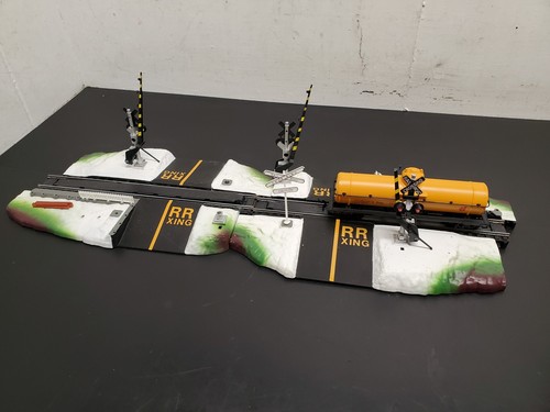 HO Scale Life-Like Model Train RR Xing Railroad Crossing + Hudson's Bay Freight - Picture 1 of 23