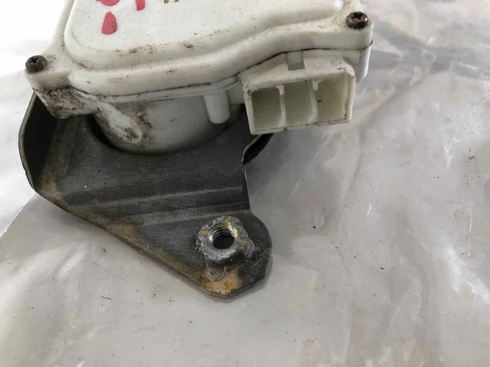 Conjunto de actuador de cerradura de puerta trasera izquierda MITSUBISHI MONTERO SPORT 2003 conductor izquierdo Foto 4 de 4