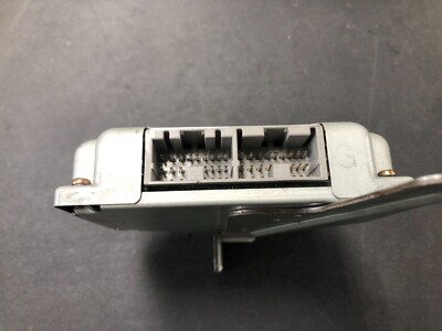 NISSAN SERENA QR20 Engine Control Unit ECU R4 31036-CX111