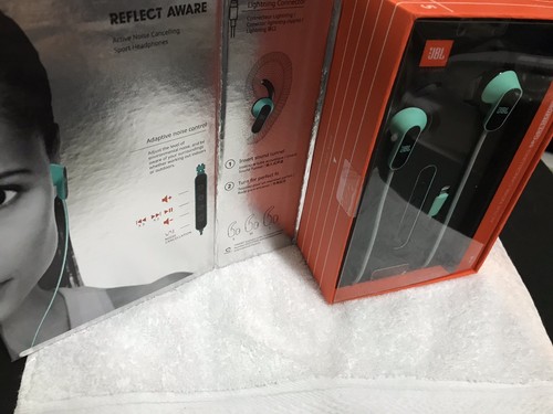 JBL Reflect Aware in-Ear Sport Headphones with Lightning (Teal) Brand New - Picture 9 of 12