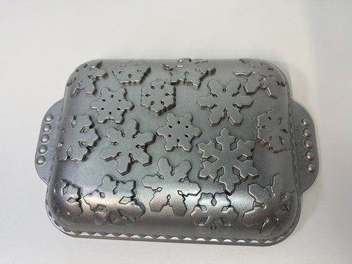 Nordic Ware Snowflake Baking Pan Heavy Non Stick 10 Cup 9”x11” Winter Christmas - Picture 3 of 7