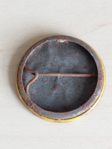 BOTTOGAS Vintage Advertising Metal Pin Badge 1950s Caravan/Camping Gas Cylinders - Picture 2 of 2