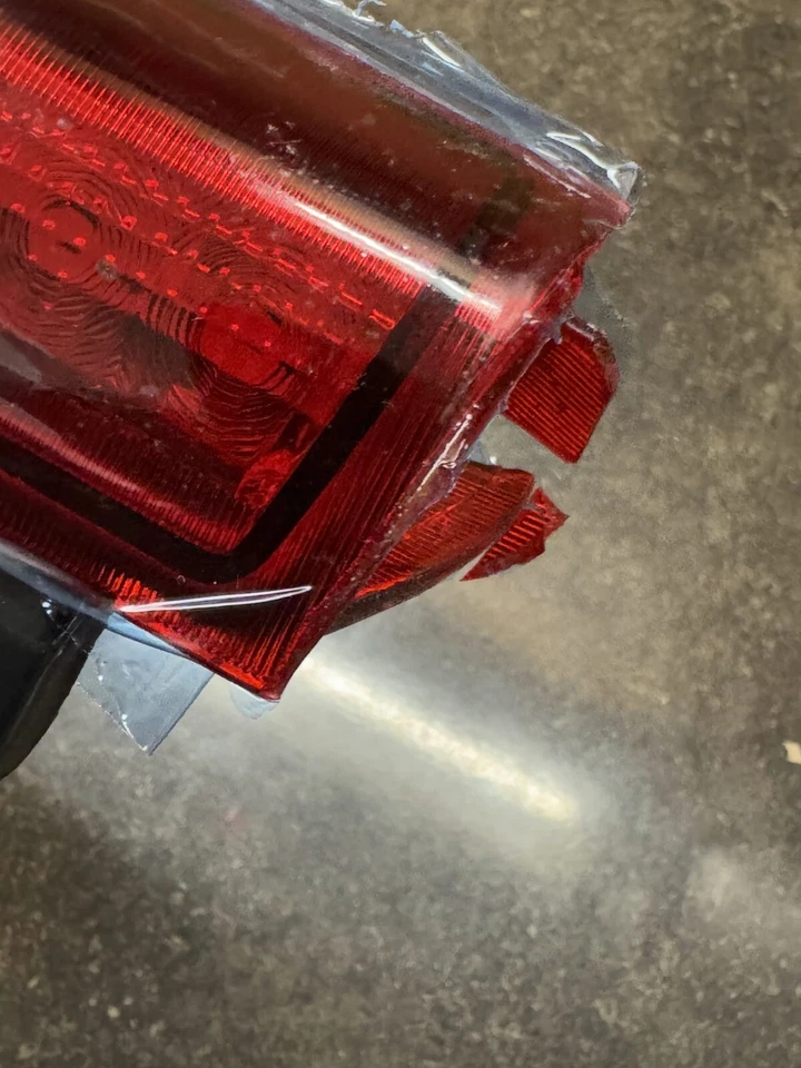 Conjunto de tercera luz de freno Dorman 923-203 para Chevrolet GMC Yukon Foto 3 de 4