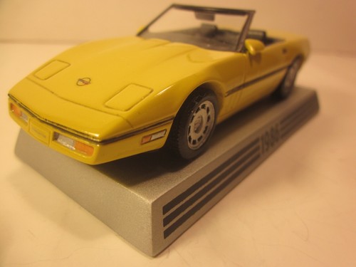 DANBURY MINT 1/43 DIECAST CORVETTE, 1986 YELLOW 235 HP CONV. 50th ANNIV. SERIES - Picture 3 of 8