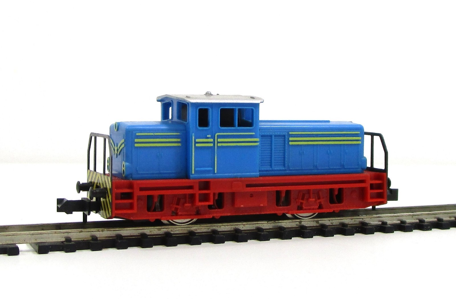 Minitrix n 12066 2066 industria-diesel locomotora azul rojo-embalaje original (5452b) Minitrix n 12066 2066 industria-diesel locomotora azul rojo-embalaje original (5452b)
