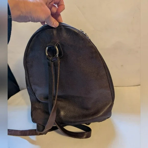 Roots vintage Brown Leather Backpack in VGUC - Picture 5 of 10