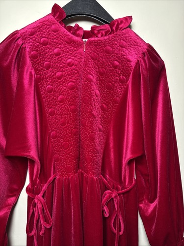 Vtg Brandywine Red Velvet Velour 1/2 Zip Robe VICTORIAN House Coat, SMALL - Picture 2 of 8