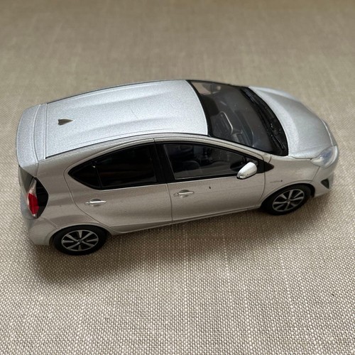 Toyota Prius 1/43 Scale Model Silver Detailed Interior & Exterior - Picture 3 of 5