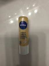 NIVEA A Kiss of Milk & Honey Soothing Lip Car...