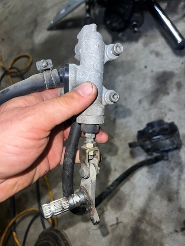 1998 suzuki gsx750f rear brake caliper master cylinder assembly - Picture 2 of 6