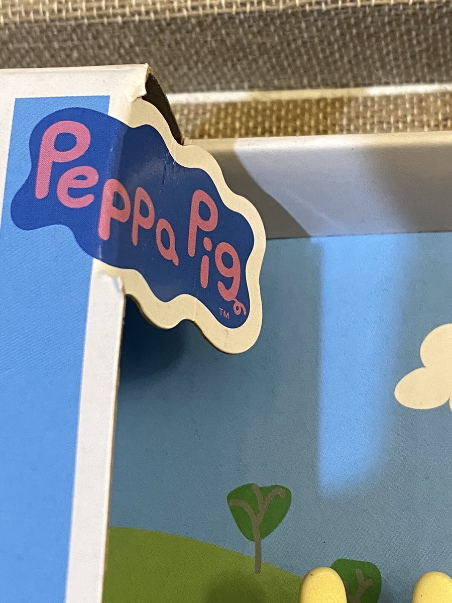 Peppa Pig: Peppa's Family and Friends - Board book