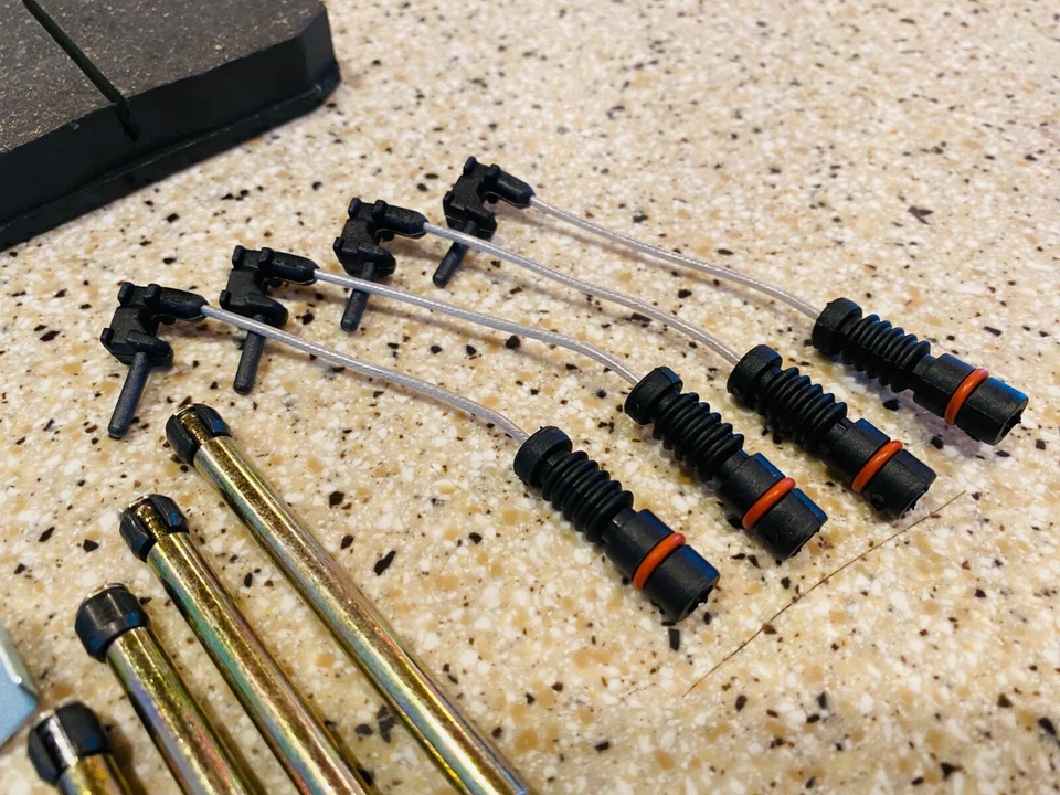 JUEGO PASTILLAS FRENO DELANTERO MERCEDES BENZ 380SL 380SE 420SEL 560SEC SENSOR PASTILLAS HARDWARE Foto 3 de 4