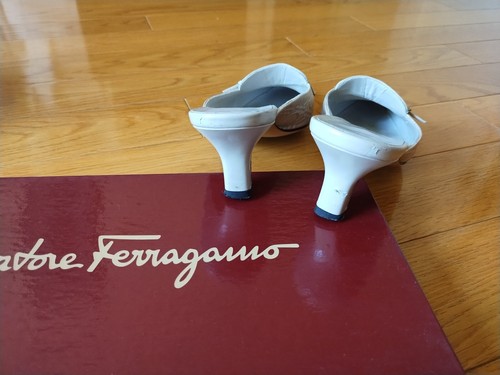Ferragamo cream beige pointed mule slip-on kitten heel, 5.5, vintage - Picture 9 of 12