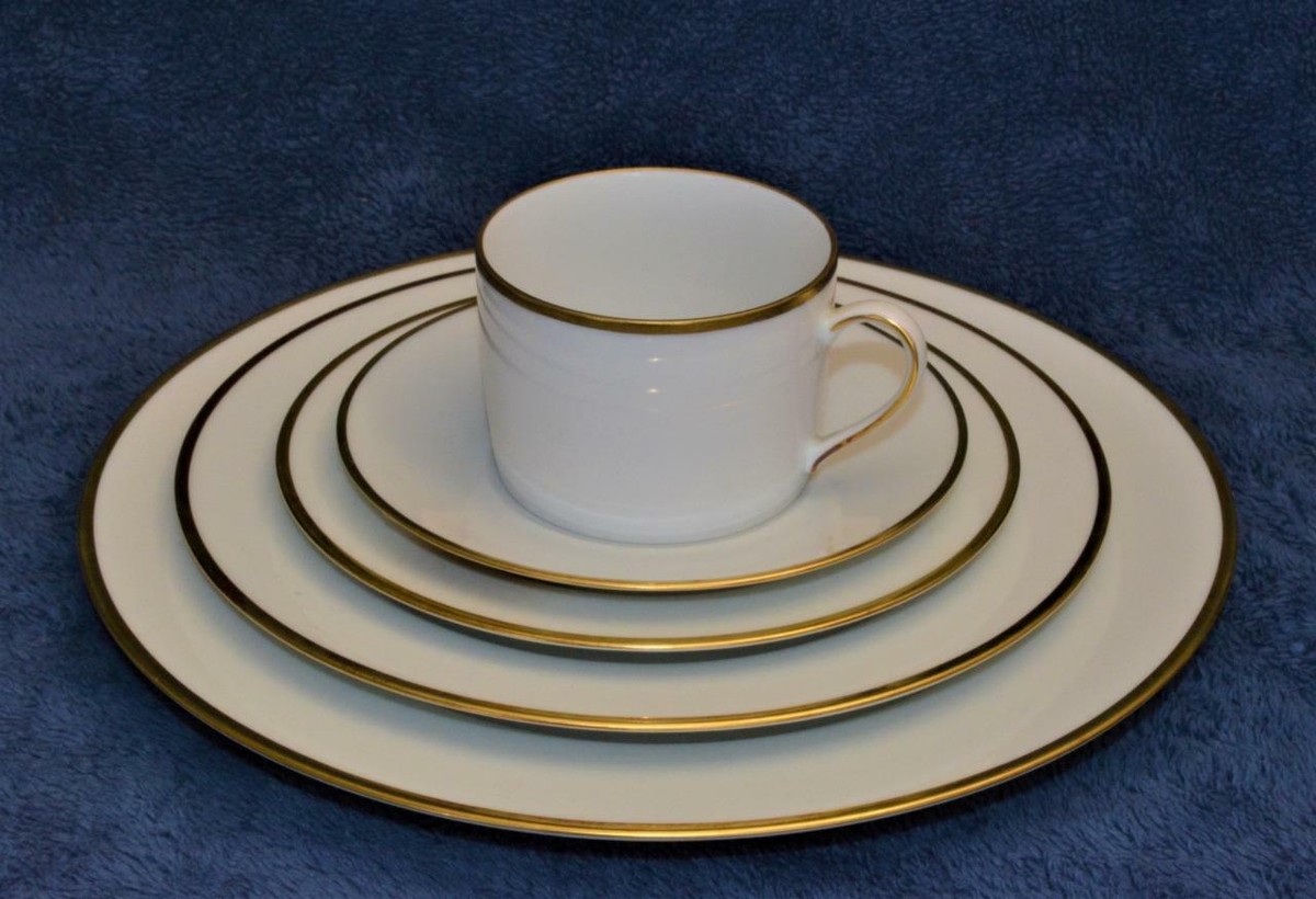 New BERNARDAUD Limoges France All white w Gold Trim SMYRNE 5 Pc
