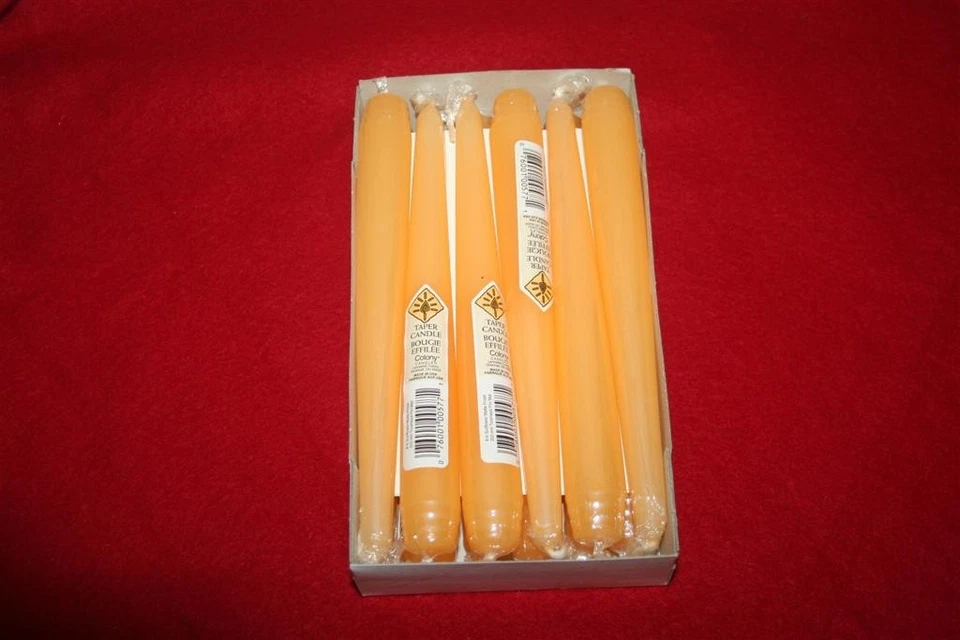 Caja de 12 velas cónicas nuevas en amarillo girasol 8" por Colony Lancaster Corp Nuevo en caja Foto 2 de 3