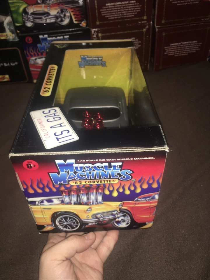 Chevrolet Corvette 1962 gris 71166 Muscle Machines 1/18; Foto 3 de 4