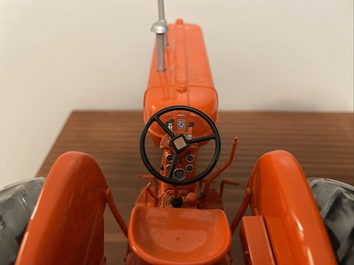 1/16 Allis Chalmers D-17 Tractor Ertl Precision Series Diecast Tractor - Picture 13 of 17