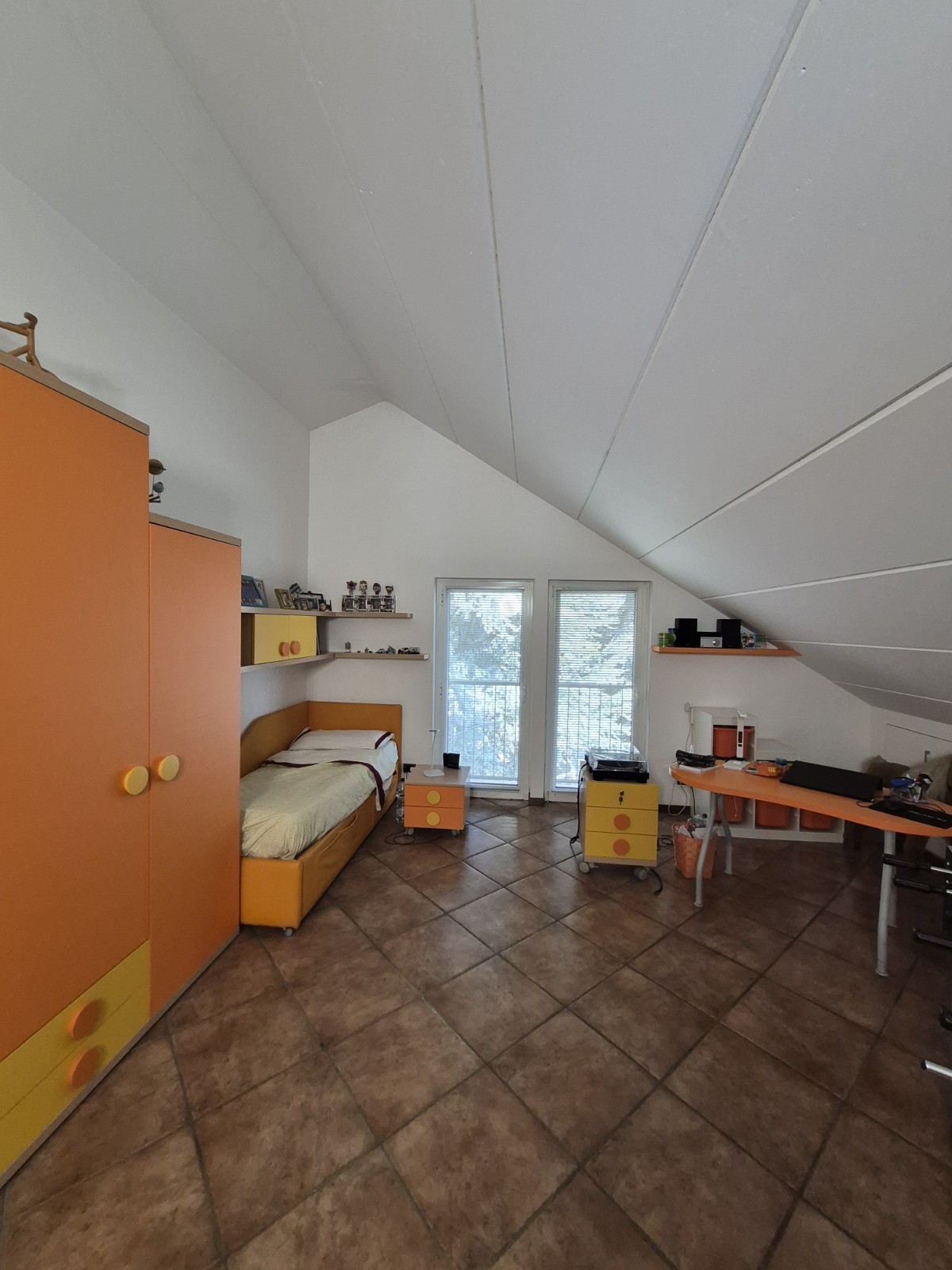Cameretta completa per ragazzi/ bambini. 1 letto.