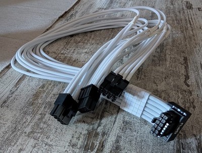 CableMod RT-Series Pro ModMesh 12VHPWR 90° PCI-e Kabel Weiß