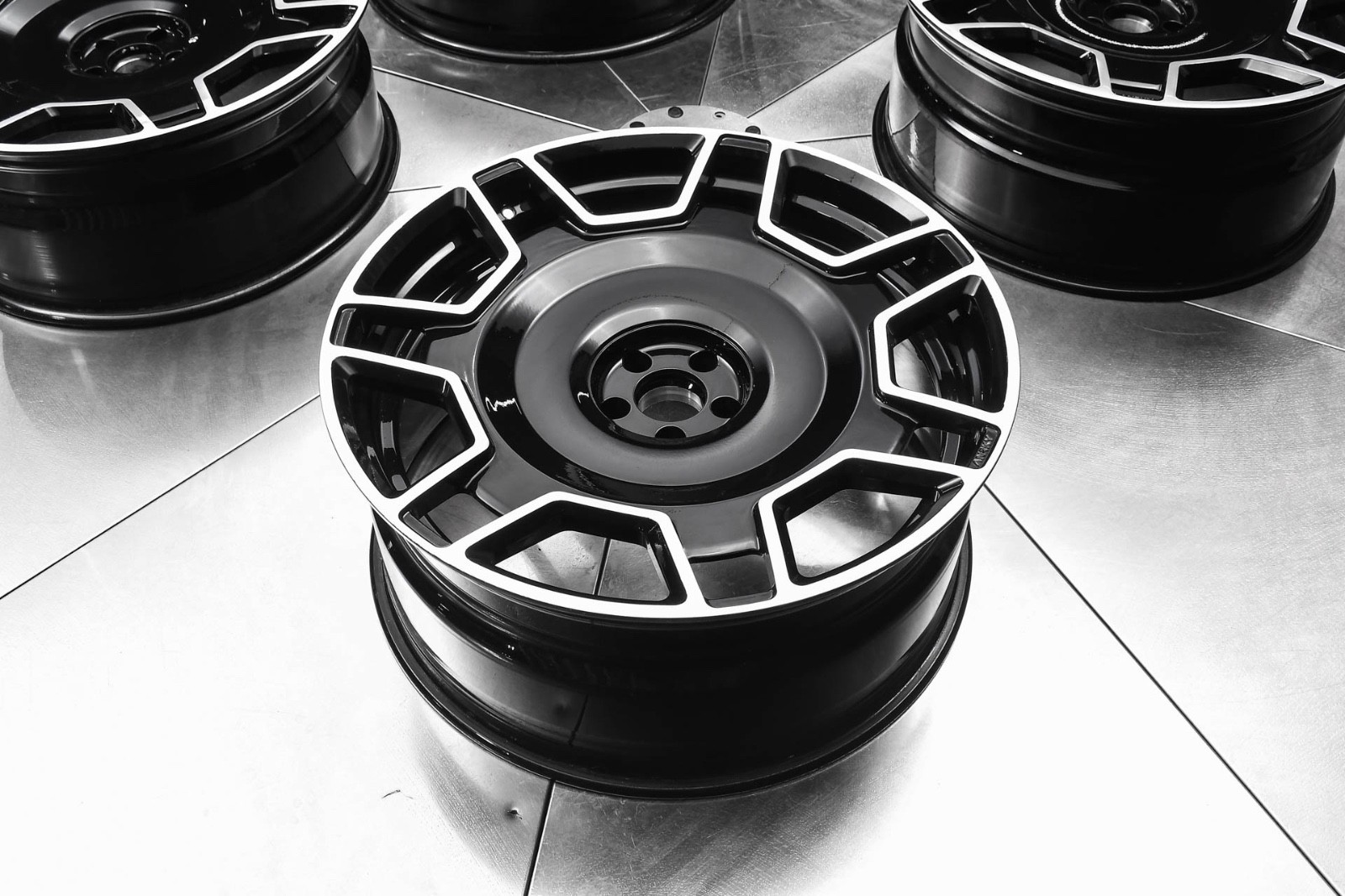 4 staggered Anarchy 24" wheels for a rolls royce ghost 