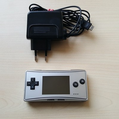 Nintendo Gameboy Micro Konsole Silber + Ladekabel Handheld Spielkonsole (GUT)