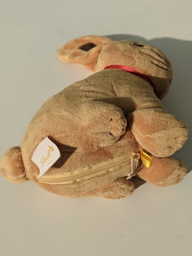 Lindt Goldhase mit goldener Glocke und Reißverschlusstasche, Plüschtier ca. 25cm - Bild 3 von 3