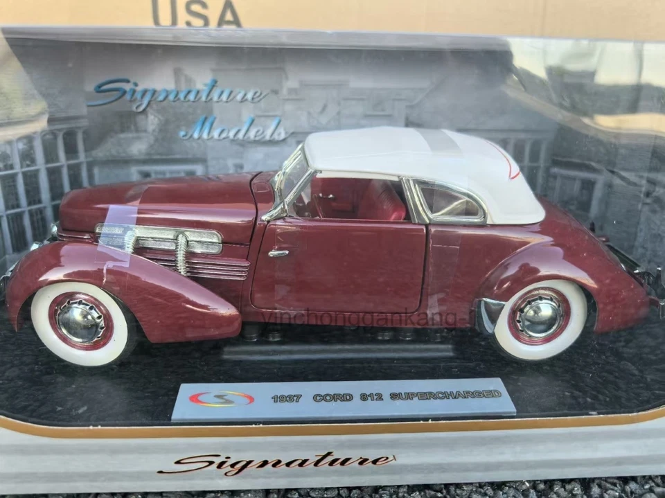 1:18 Red 1937 CORD 812 Classic Car Alloy Model - Image 3 of 4
