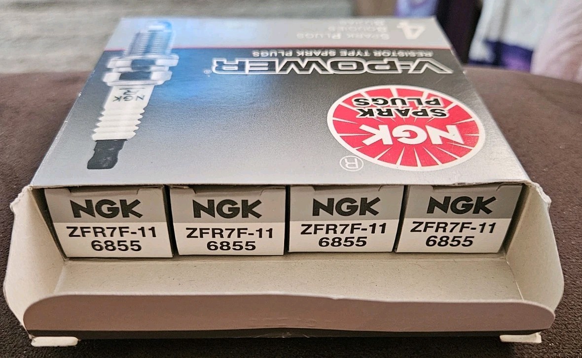ONE FOUR PACK NGK SPARK PLUGS V-POWER ZFR7F-11 6855 NEW IN ORIGINAL PACKAGING