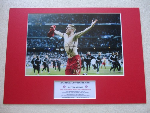 BASTIAN SCHWEINSTEIGER GERMANY - BAYERN MUNICH SIGNED A3 PHOTO MOUNT DISPLAY-COA - Picture 2 of 4