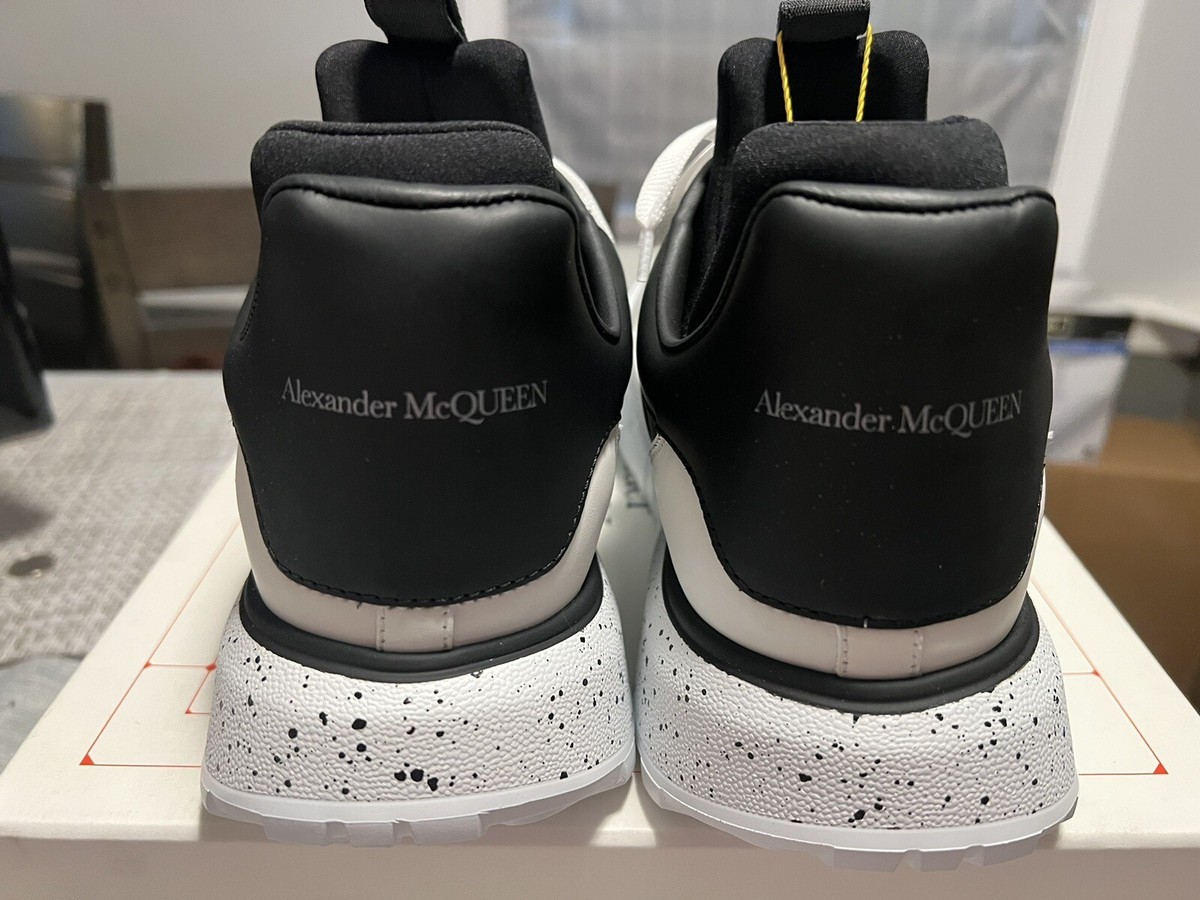 スニーカー ALEXANDER MCQUEEN 'Neoprene Canvas' sneakers White/Black NEW Alexander McQueen White Black Court Paneled Neoprene