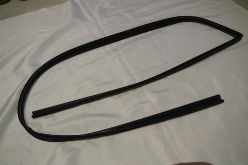 Toyota Genuine TRUCK 4RUNNER 1984-88 FRONT DOOR GLASS CHANNEL 68141-89107 New - Bild 5 von 11