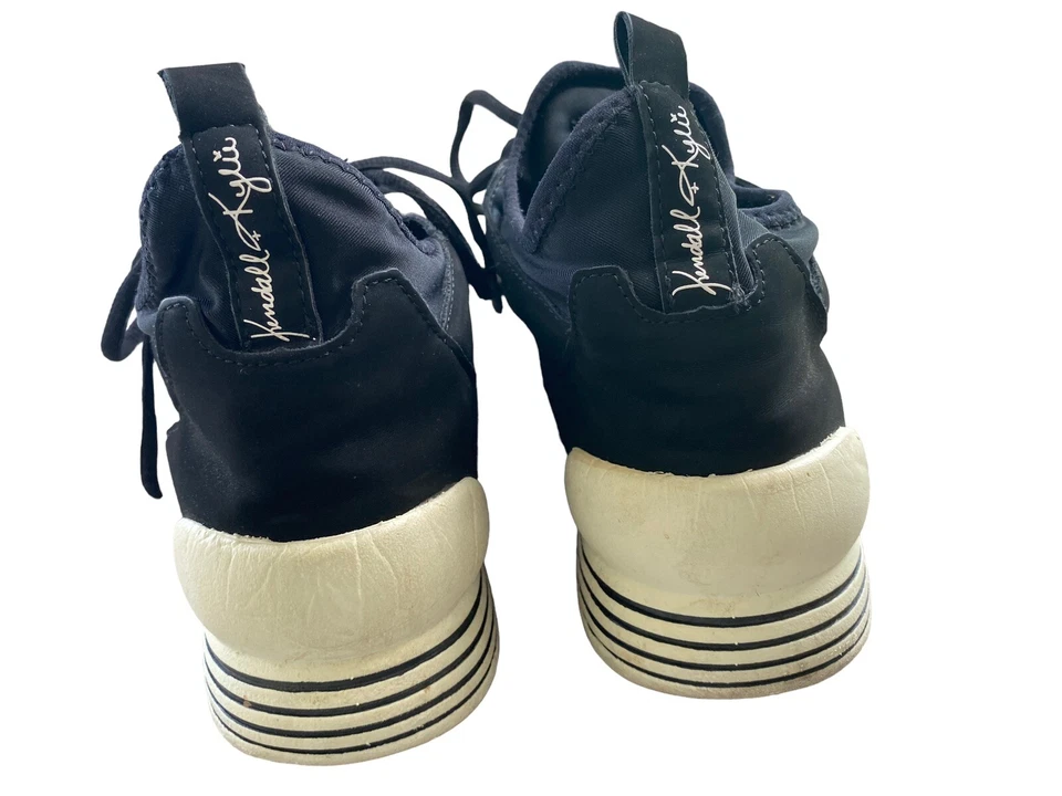 Zapatillas deportivas Kendall + Kylie Braydin NEGRAS de cuero y nailon para mujer talla US 8M Foto 3 de 4