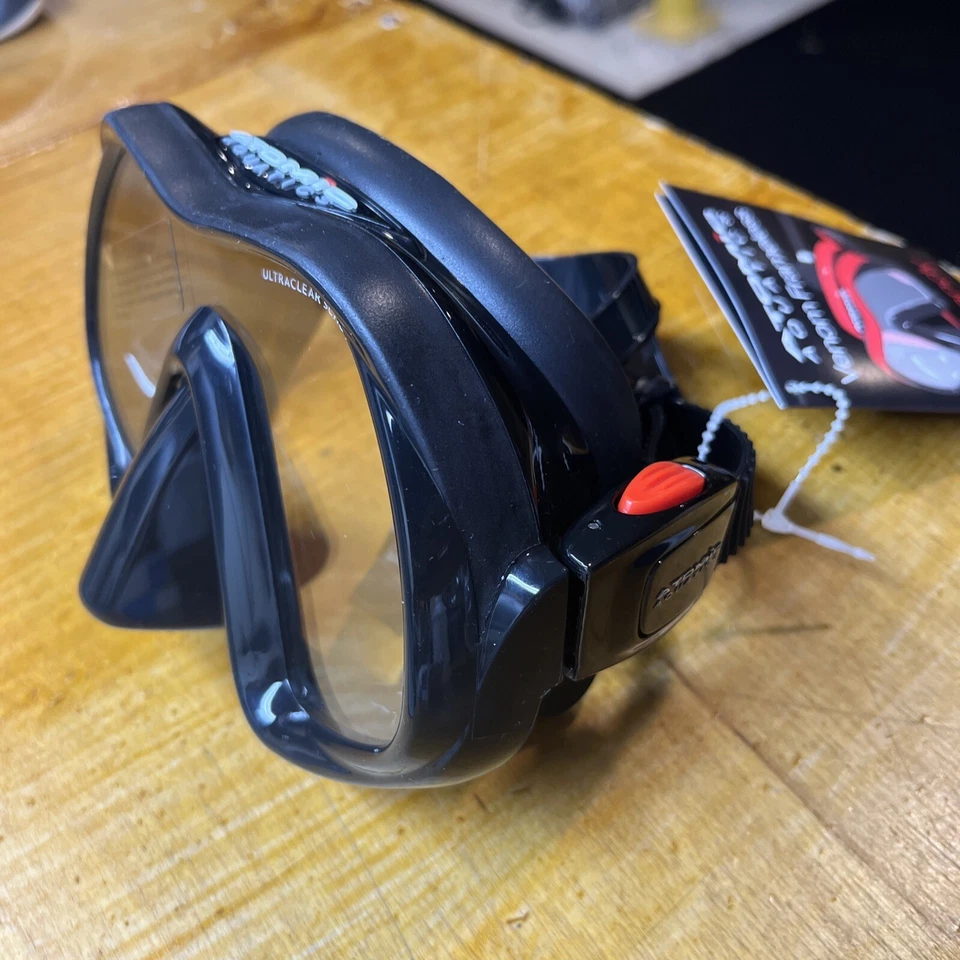 Atomic Aquatics - Venom Frameless Mask - Black/Black - For Scuba and Snorkeling - Image 3 of 4