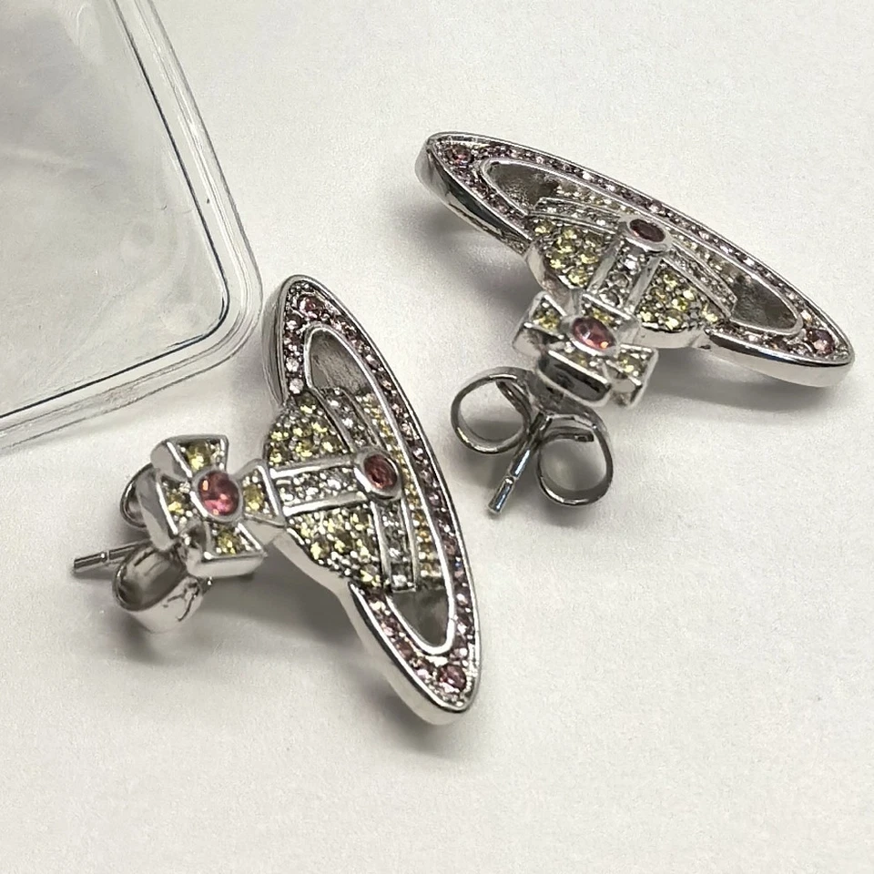 Aretes Vivienne Westwood usados Pierce Orb estrás pavé sin caja Foto 3 de 4