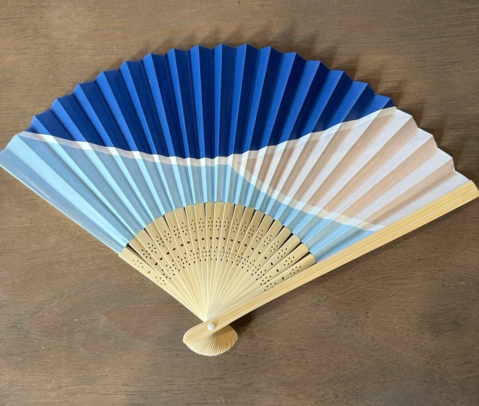 US Open Tenis 2025 Ventilador de Mano NUEVO Chase Merch Base de Madera Azul Claro/Oscuro 8.5" Foto 4 de 4