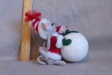 Annalee 2005 Christmas 6  Girl Mouse with baby on giant snowball