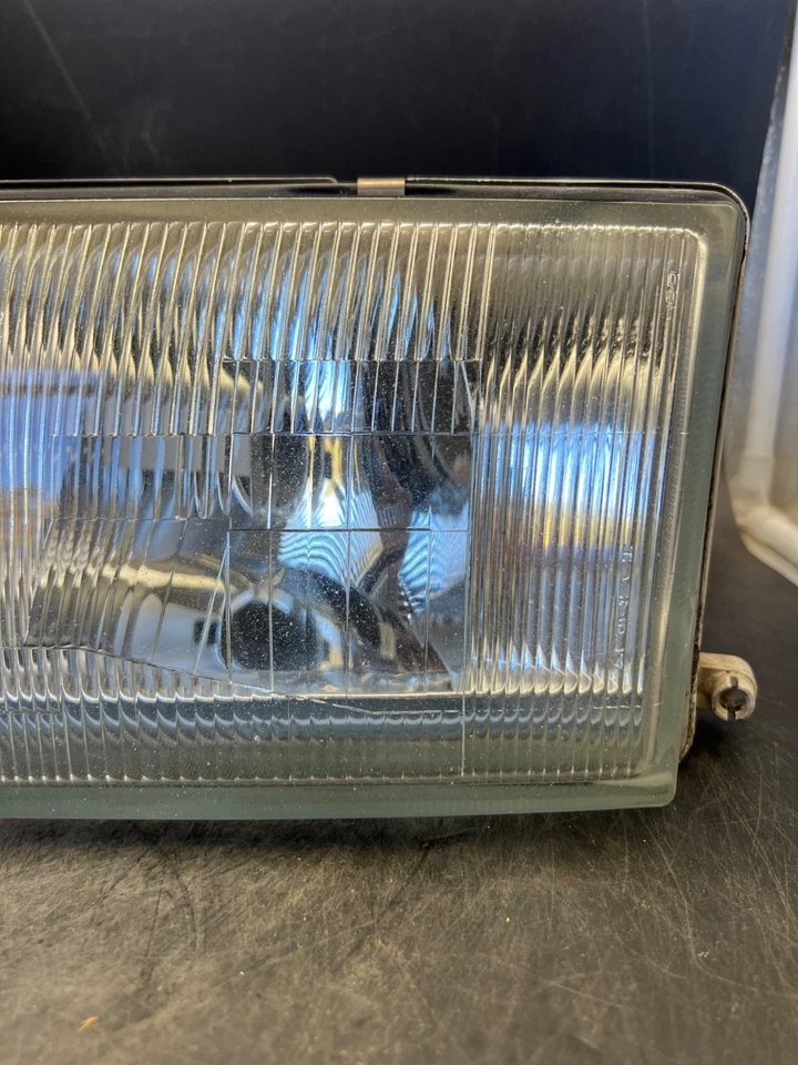 1994-1996 Infiniti Q45 OEM Drivers Side Headlight Lamp Housing Assembly 1480R - Image 2 of 4