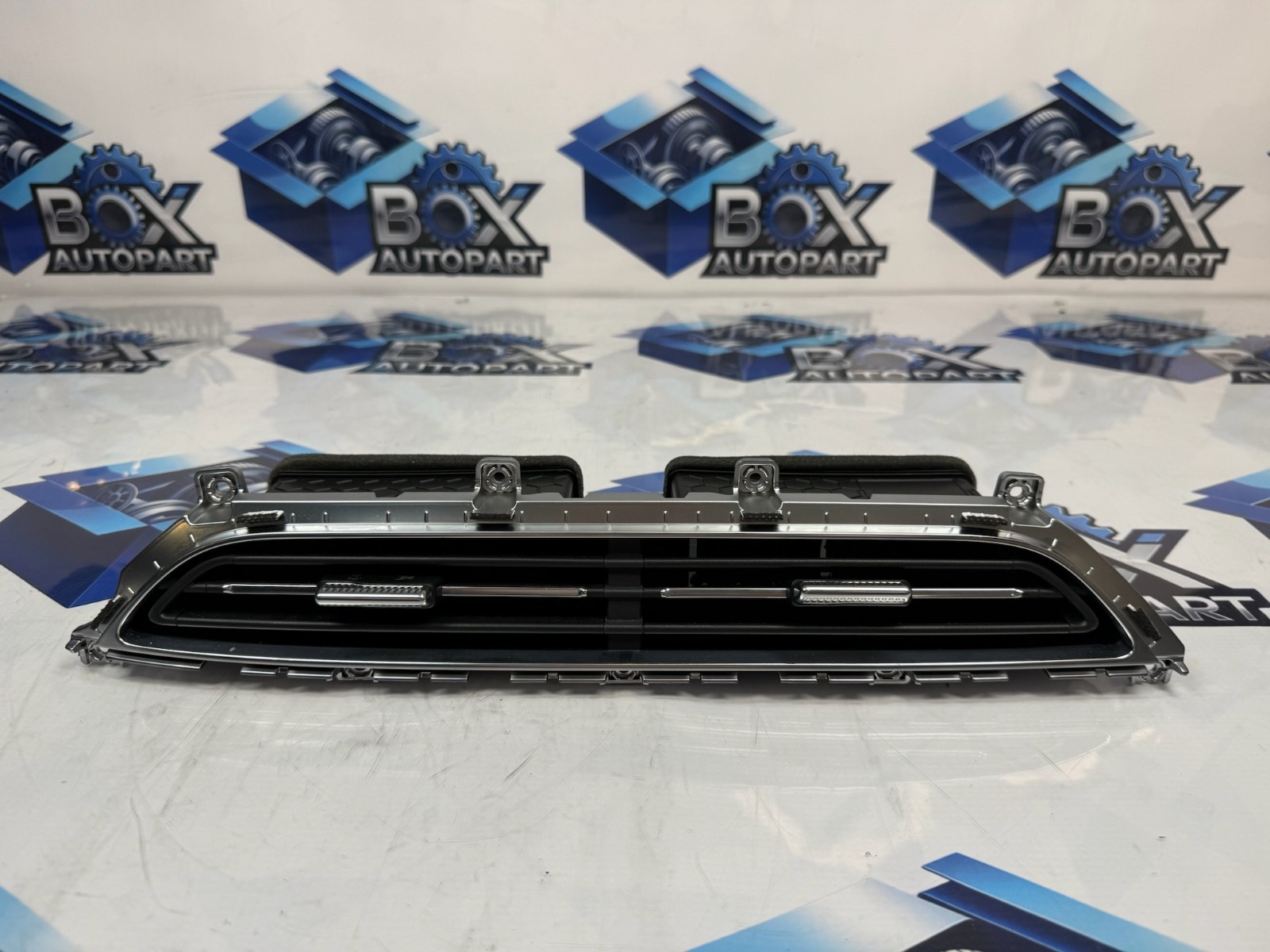 2020-2022 HYUNDAI PALISADE FRONT RIGHT DASH CENTER W/AC VENTS 84765S8350 OEM