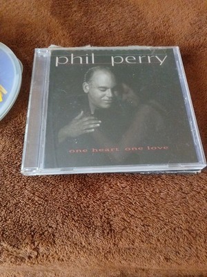 Music CD / Phil Perry / One Heart One Love / Lot i / Signed copy inside
