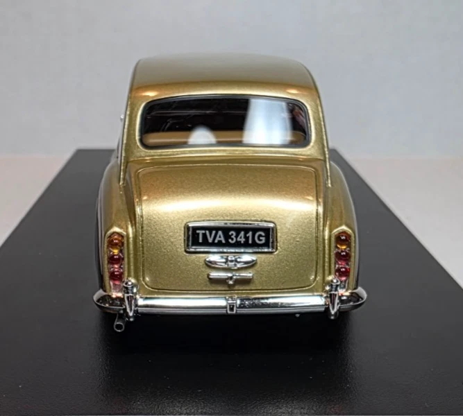 Neo Scale Models 1:43 1968 Rolls Royce Phantom VI Metallic Gold over Dark Brown - Image 4 of 4