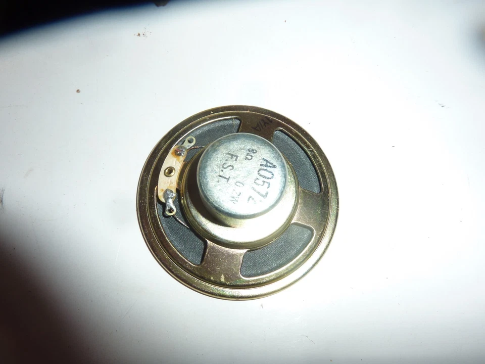 Altavoz redondo vintage NOS Vanco 2" A0572 8 OHM .2 vatios S-46 Foto 4 de 4