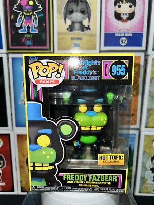 Funko Pop! Five Nights at Freddy's - Freddy Fazbear (Black Light) HT Exclusive