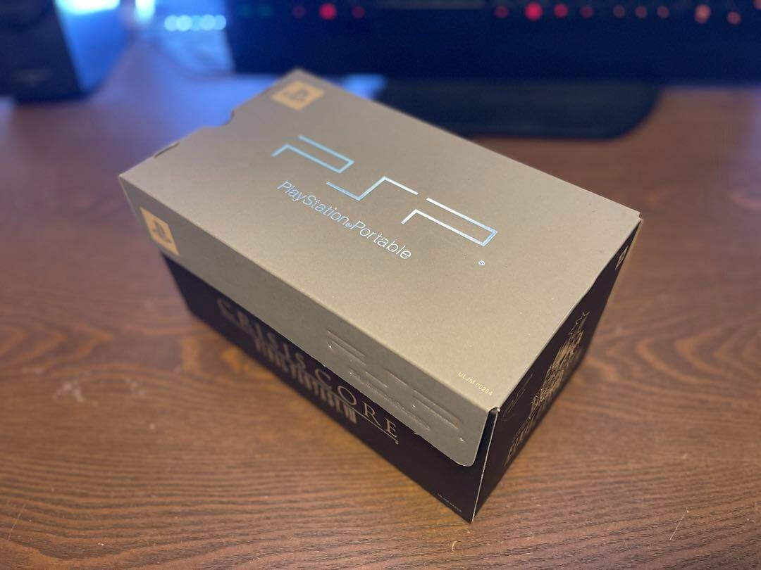 PSP‐2000 Crisis Core Final Fantasy 7 Limited FF VII 10th