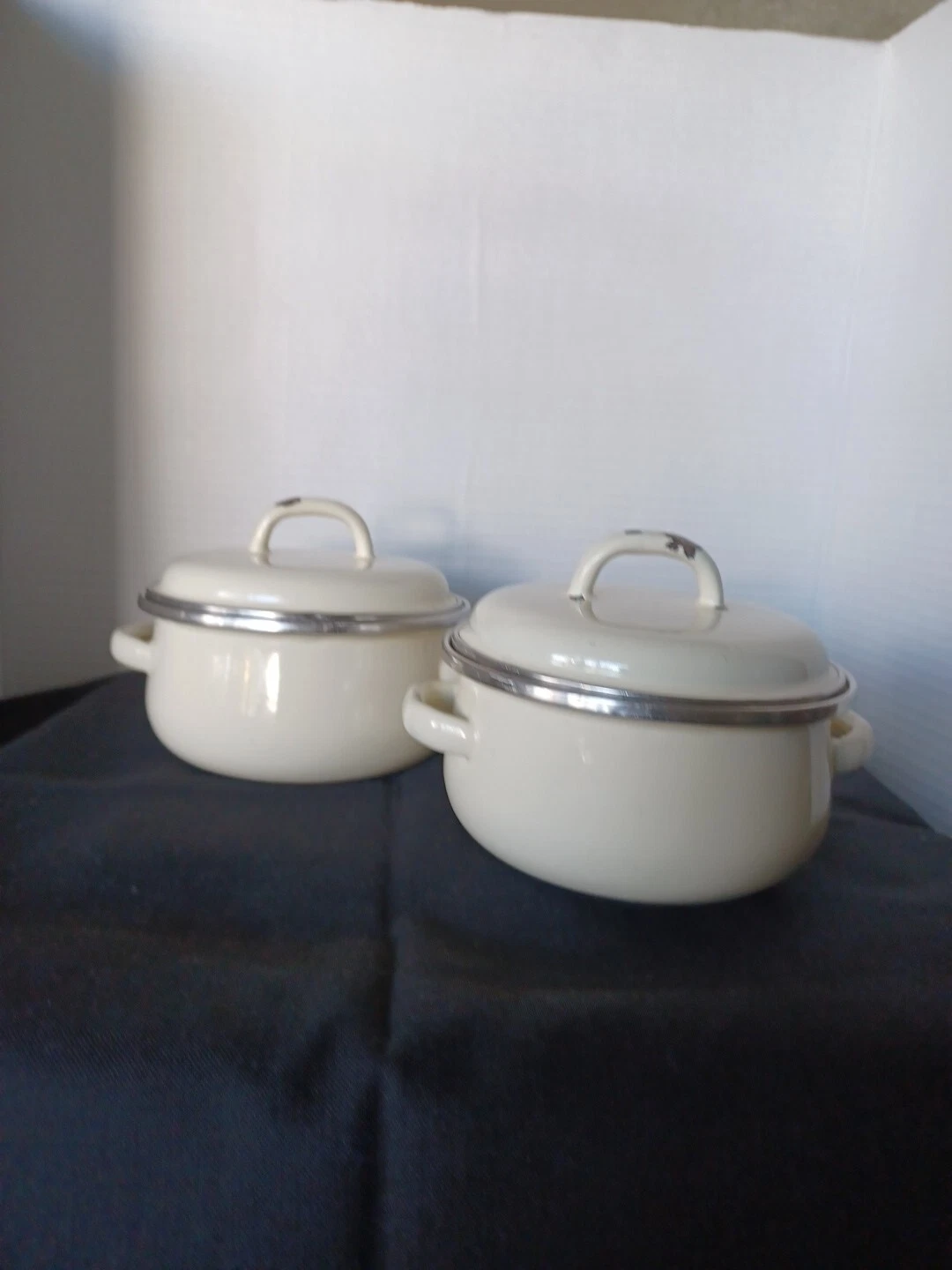 Set of 2 Megaware .5 Qt Mini Cooking Pots Cream Enamelware w/ Handles & Lids