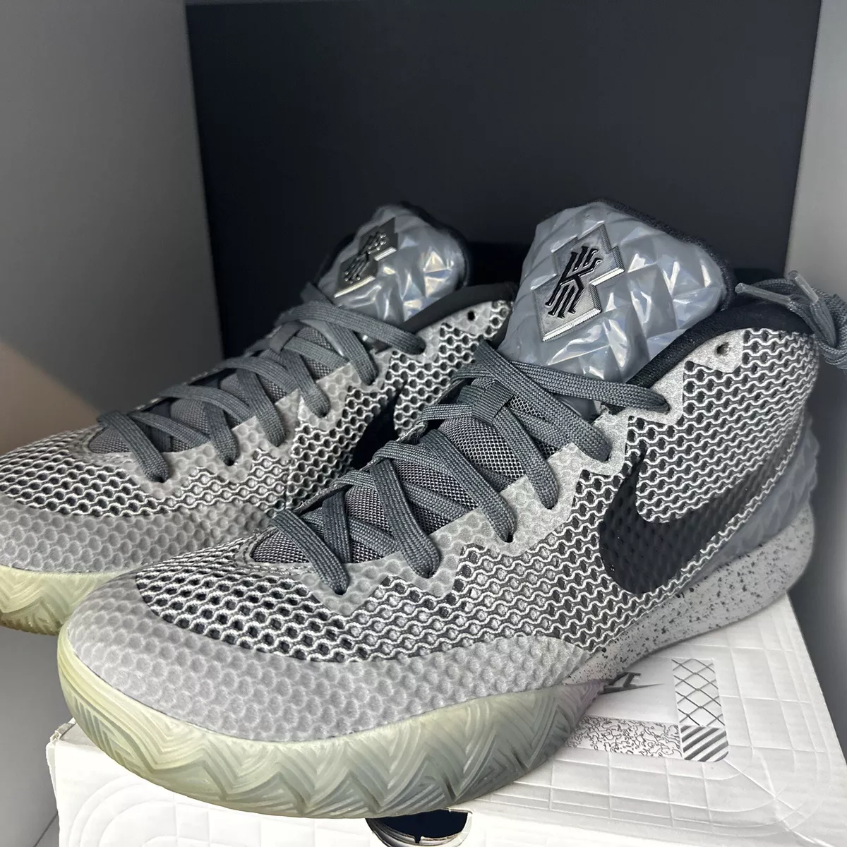 Kyrie on sale 1 gris