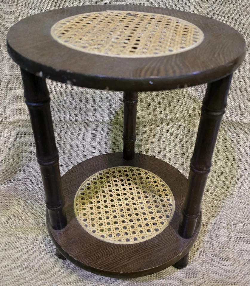 Mesa auxiliar vintage de madera con soporte para plantas de ratán de mimbre 16" de alto 11,5" de diámetro Foto 3 de 4