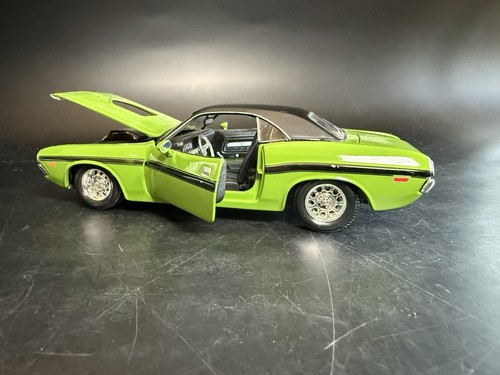 1970 Dodge Challenger R/T 1:24 Maisto - Sharp! - Picture 4 of 12