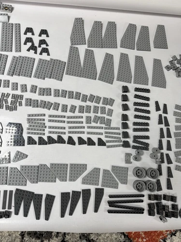 LEGO Star Wars Venator Republic Attack Cruiser 8039 Missing 18 And Manual