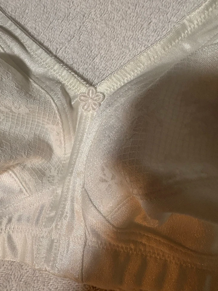 Sutiã Feminino Underscore 40B Moda Plus Conforto Sem Fio Off White Novo com etiquetas - Imagem 4 de 4