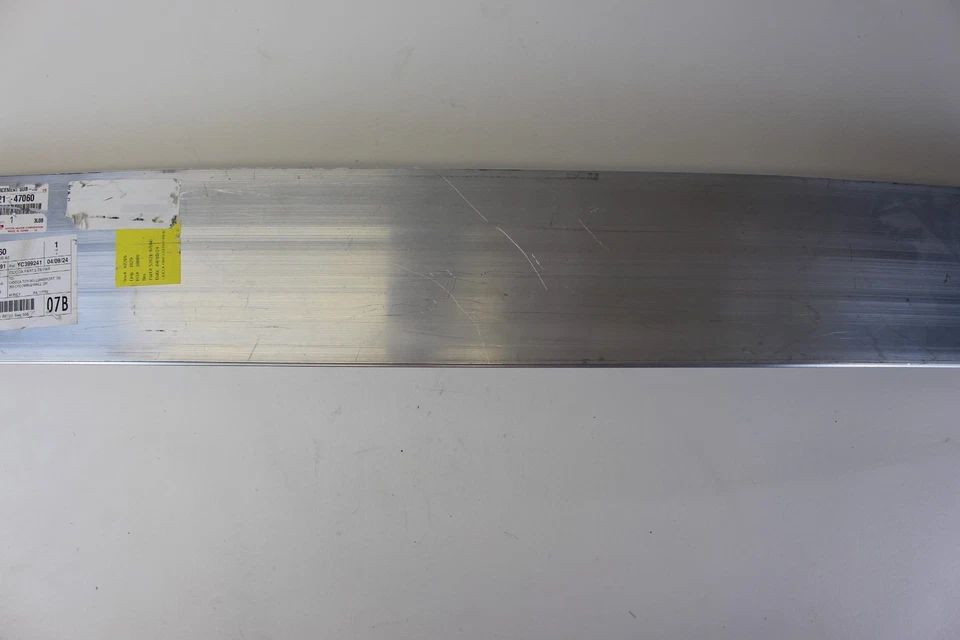 Barra de Impacto Delantera Prius V Original Toyota 52021-47060 ¡NUEVA! Foto 4 de 4